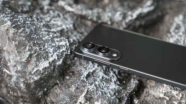 三星Galaxy S25 Edge：当轻薄成为潮流