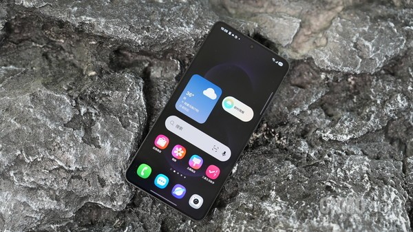 三星Galaxy S25 Edge：当轻薄成为潮流