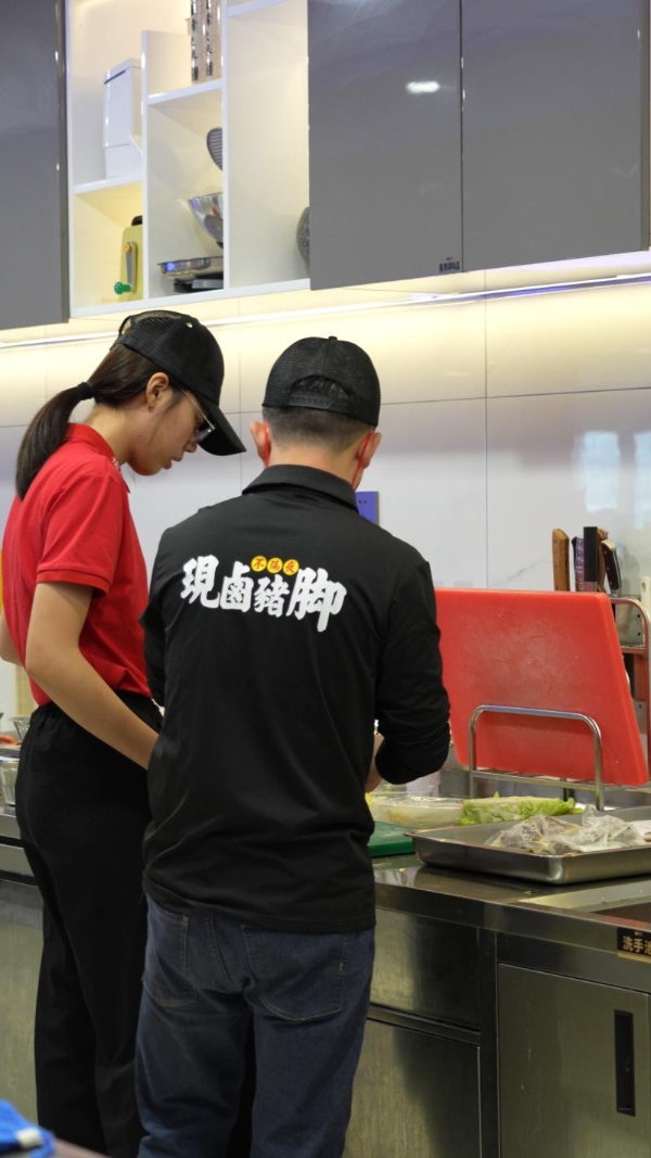 自动化工厂+全国物流网，猪角品牌打造快餐供应链硬实力 