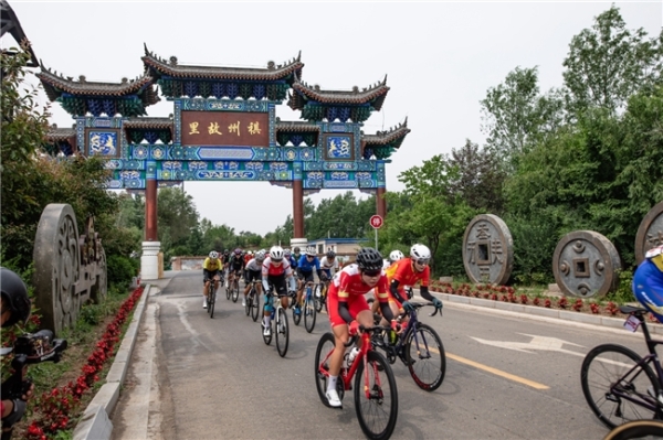 2025年中国公路自行车联赛暨中国自行车运动骑游大会湖系列·康平站圆满落幕