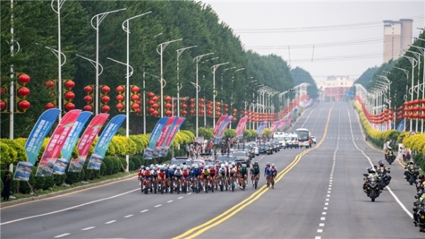 2025年中国公路自行车联赛暨中国自行车运动骑游大会湖系列·康平站圆满落幕