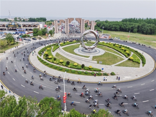 2025年中国公路自行车联赛暨中国自行车运动骑游大会湖系列·康平站圆满落幕