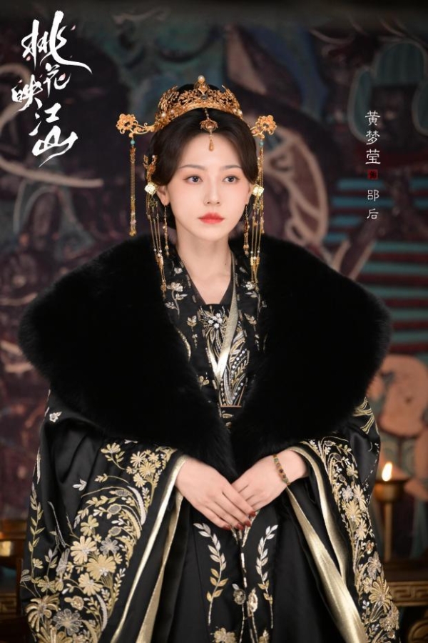  黄梦莹，从《三生三世十里桃花》素锦到《桃花映江山》郘后的反派美学