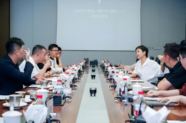  科技共襄，技术共享！知乎与比亚迪仰望启动“智解中国技术”战略互访
