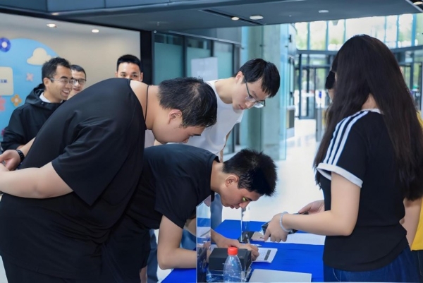  科技共襄，技术共享！知乎与比亚迪仰望启动“智解中国技术”战略互访