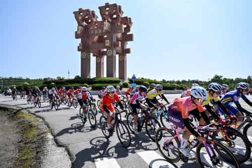 025年“东恒盛杯”中国公路自行车联赛礼泉站圆满落幕 