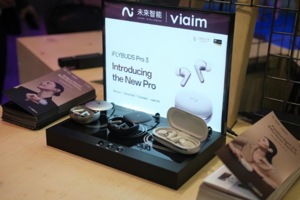 未来智能携双旗舰新品亮相巴黎VivaTech，AI耳机重塑全球办公体验