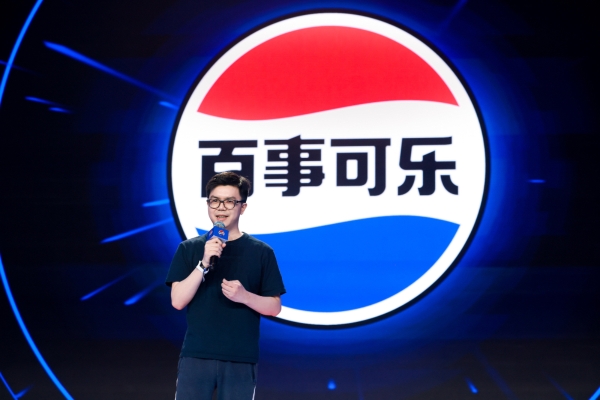 百事可乐发布品牌首个人形机器人“百事蓝宝” 与大卫·贝克汉姆共同点燃未来渴望
