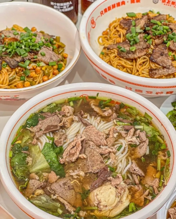 社区美食新地标！俏张飞杀猪粉深圳首秀，鲜香霸屏