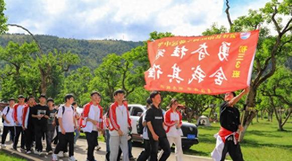  青春逐梦，红色传承——肖国勋带领初三年级研学行活动 