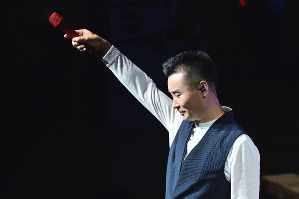 刘和刚“爸气全开33”成都开唱：33曲唱尽父爱长歌，父女同台点亮感恩星河