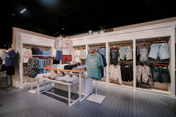 Hollister House 南京 北京双店齐登场 再掀盛夏美式复古风潮