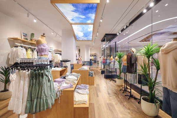 Hollister House 南京 北京双店齐登场 再掀盛夏美式复古风潮