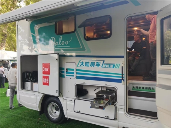 奥铃混动旅居车北京房车展引热潮，以“自由”定义旅居新体验