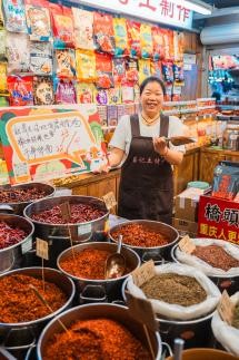 当山城烟火遇见小天鹅:一只“老道”新鹅的重庆邻里记