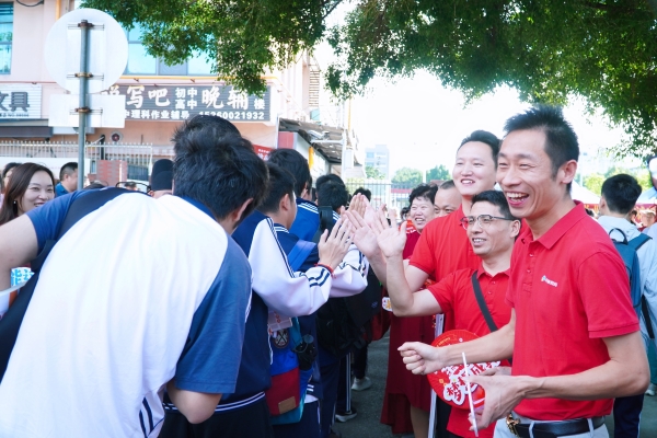 中考冲刺，圆梦时刻｜卓越教育全日制教师暖心送考