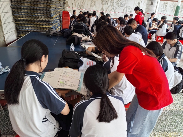 中考冲刺，圆梦时刻｜卓越教育全日制教师暖心送考