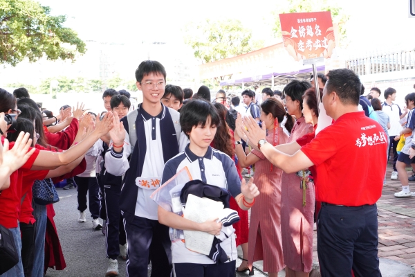 中考冲刺，圆梦时刻｜卓越教育全日制教师暖心送考