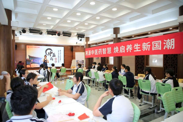 岐黄薪火照校园 药王节里话传承 北京同仁堂点亮文化传承新图景
