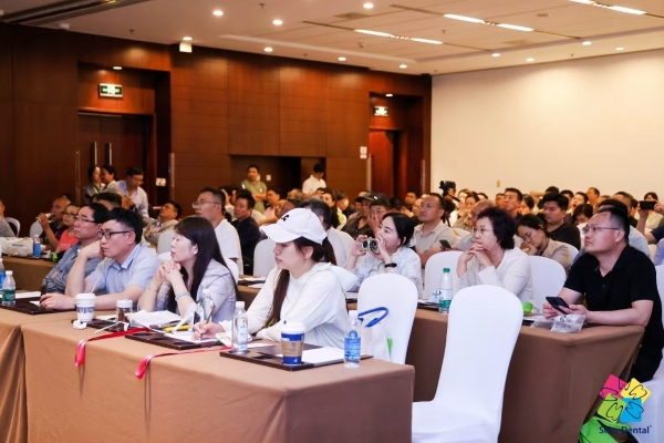 极简微创·焕骨新生丨登腾闪耀2025北京国际口腔展，开启种植新时代