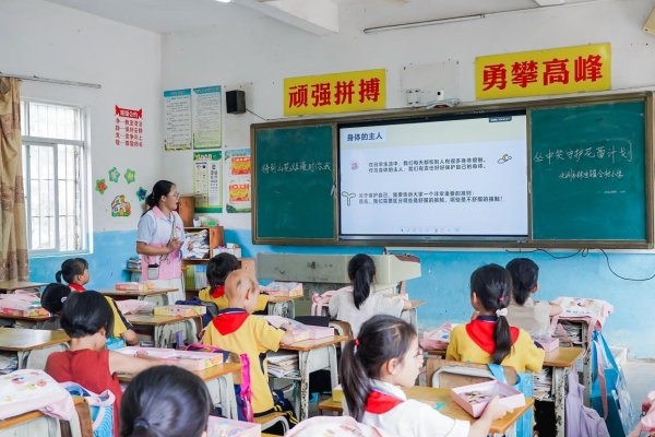 “护梦”在路上 “简爱守护花蕾学校”落地化州 让孩子们安心长大