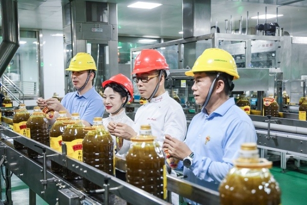  【全程见证】10万瓶外婆乡小榨菜籽油新油下线免费送！每一滴菜油品质安全有保障
