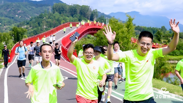 520健康跑20城百园同频开跑，现场宣布向全国招募52朵“金花”