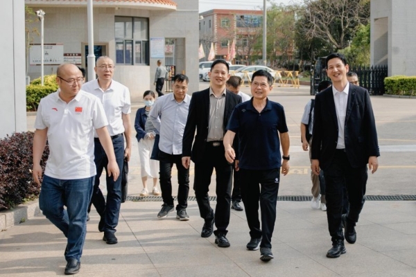 厦门市关工委有关领导走访调研厦门市铧大技术学校AI+专业建设情况