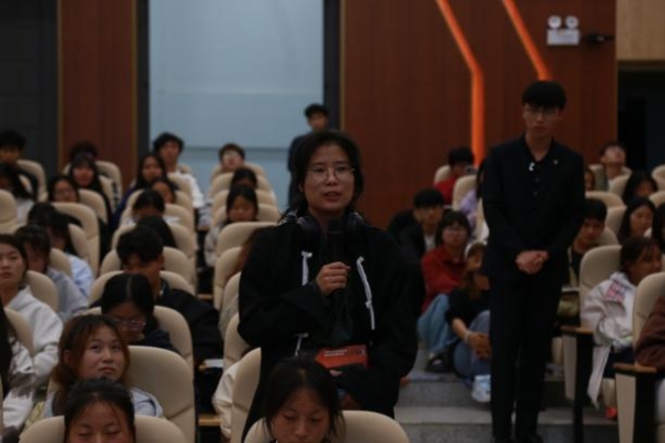 中国下一代教育基金会关爱行动大学生就业创业公益讲堂圆满收官