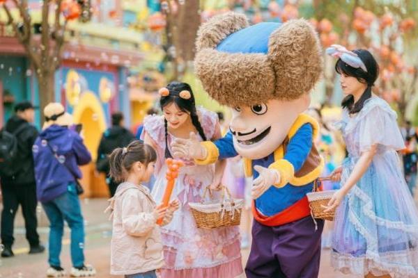 央视走进宜春熊出没乐园，带领观众开启“六一”奇幻之旅