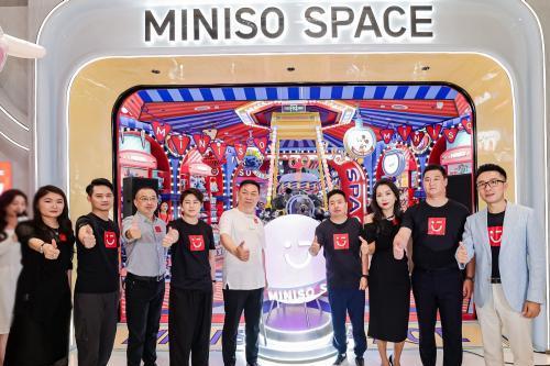  “全球店王”IP大作，名创优品全球首家MINISO SPACE登陆南京德基