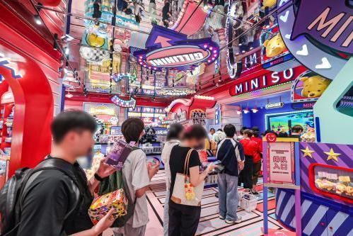  “全球店王”IP大作，名创优品全球首家MINISO SPACE登陆南京德基