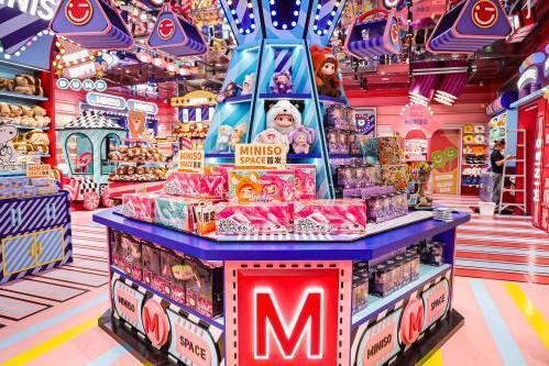  “全球店王”IP大作，名创优品全球首家MINISO SPACE登陆南京德基