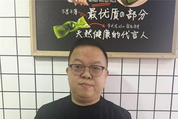 14年坚守张亮麻辣烫，一个小镇老板的长期主义胜利