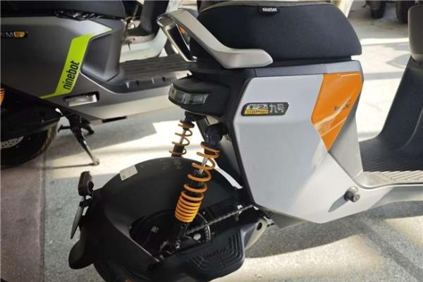 九号电动车F2z110 MAX凭借实用与智能兼备成为年轻人出行新宠