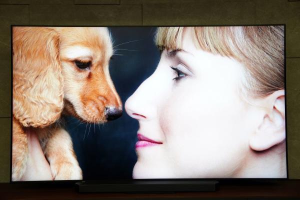 三星98英寸级Neo QLED 4K电视QN90F：用巨幕重新定义家庭影音的幸福感