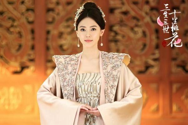  黄梦莹，从《三生三世十里桃花》素锦到《桃花映江山》郘后的反派美学
