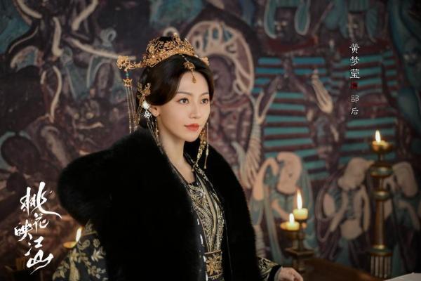  黄梦莹，从《三生三世十里桃花》素锦到《桃花映江山》郘后的反派美学