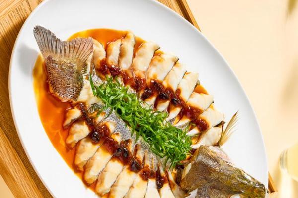夏日啤酒正当时，珠江桥牌破解烹饪难题，开启美食新体验 