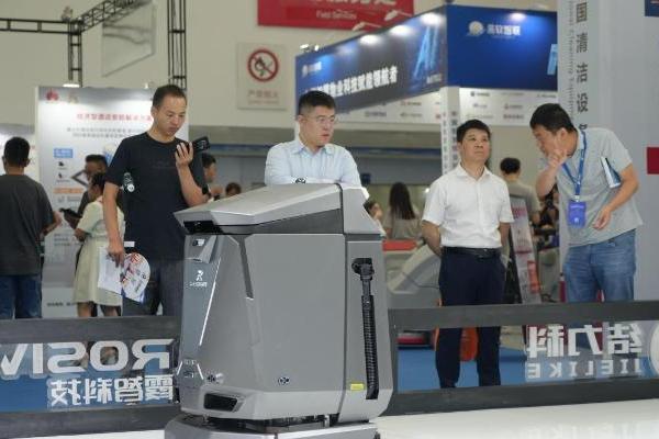  智慧清洁引领变革 : 霞智科技助力百强物业实现智能化转型 