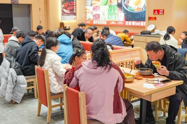 一碗拌饭的产业升级：揭秘小木屋拌饭的标准化突围之路