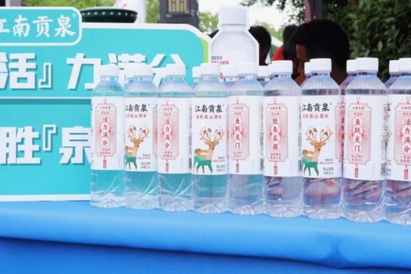  27年高考公益送水超1000万瓶！高考临近，洞庭山集团送水活动再度起航