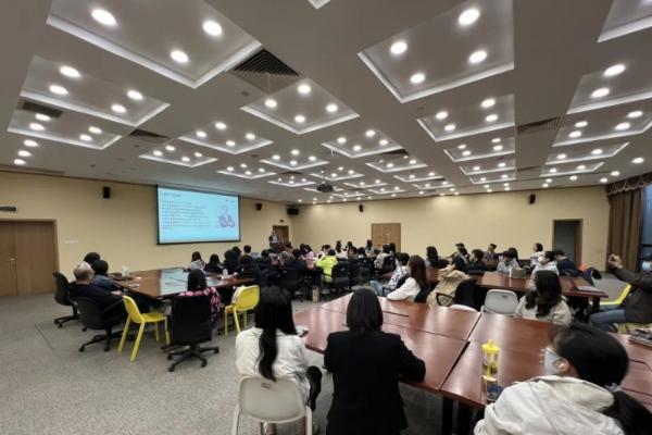 "AI驱动办公变革"亿达中国大连园区DeepSeek沙龙揭秘企业数字化转型新动力