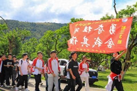  青春逐梦，红色传承——肖国勋带领初三年级研学行活动 