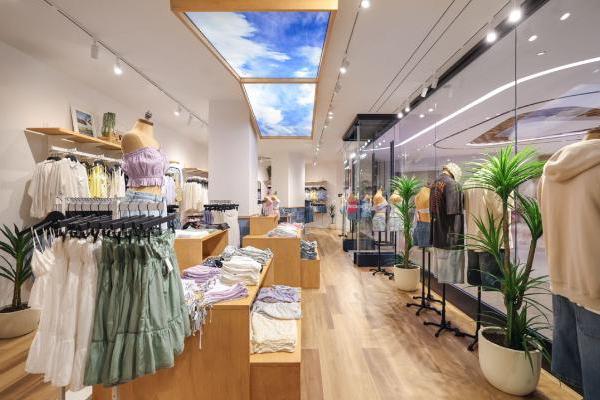 Hollister House 南京&北京双店齐登场 再掀盛夏美式复古风潮