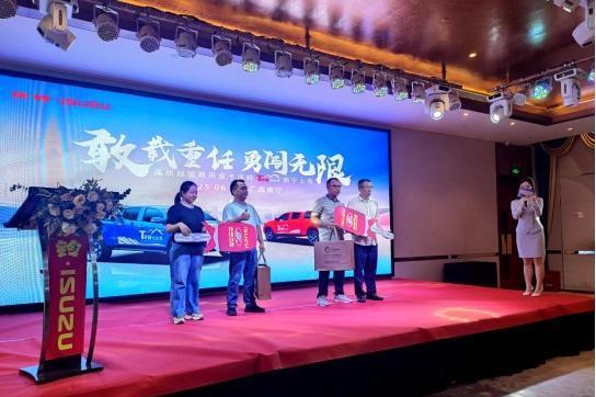 高质超值商用皮卡 庆铃 T28 创业家皮卡点燃南宁创业创富新热潮