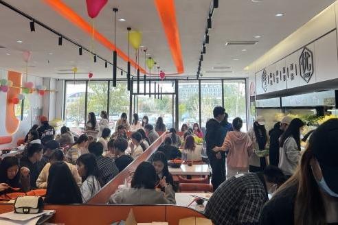 张亮麻辣烫加盟业主于海波：5年开8店，煮沸四川不靠大厨靠体系