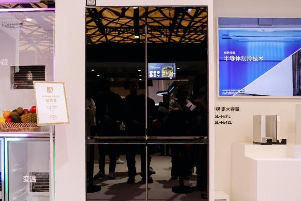 匠心设计 智慧锁鲜 三星AI神 冰箱9系让夏日饮食更清凉 