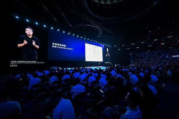 HDC2025：鸿蒙版飞书多终端适配成本直降70%，推出AI企业知识问答 