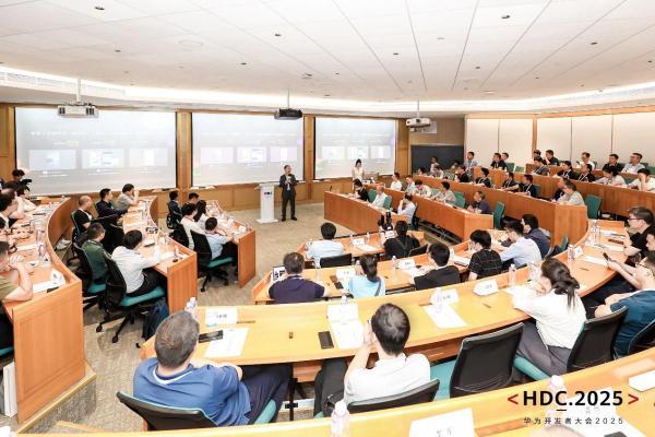HDC 2025政企内部应用论坛：鸿蒙生态驱动政企办公数智升级、效率进阶